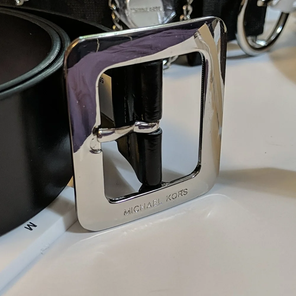 🌿 🛍️ NWT MK Belt (BLK/SLV) - Picture 3 of 4